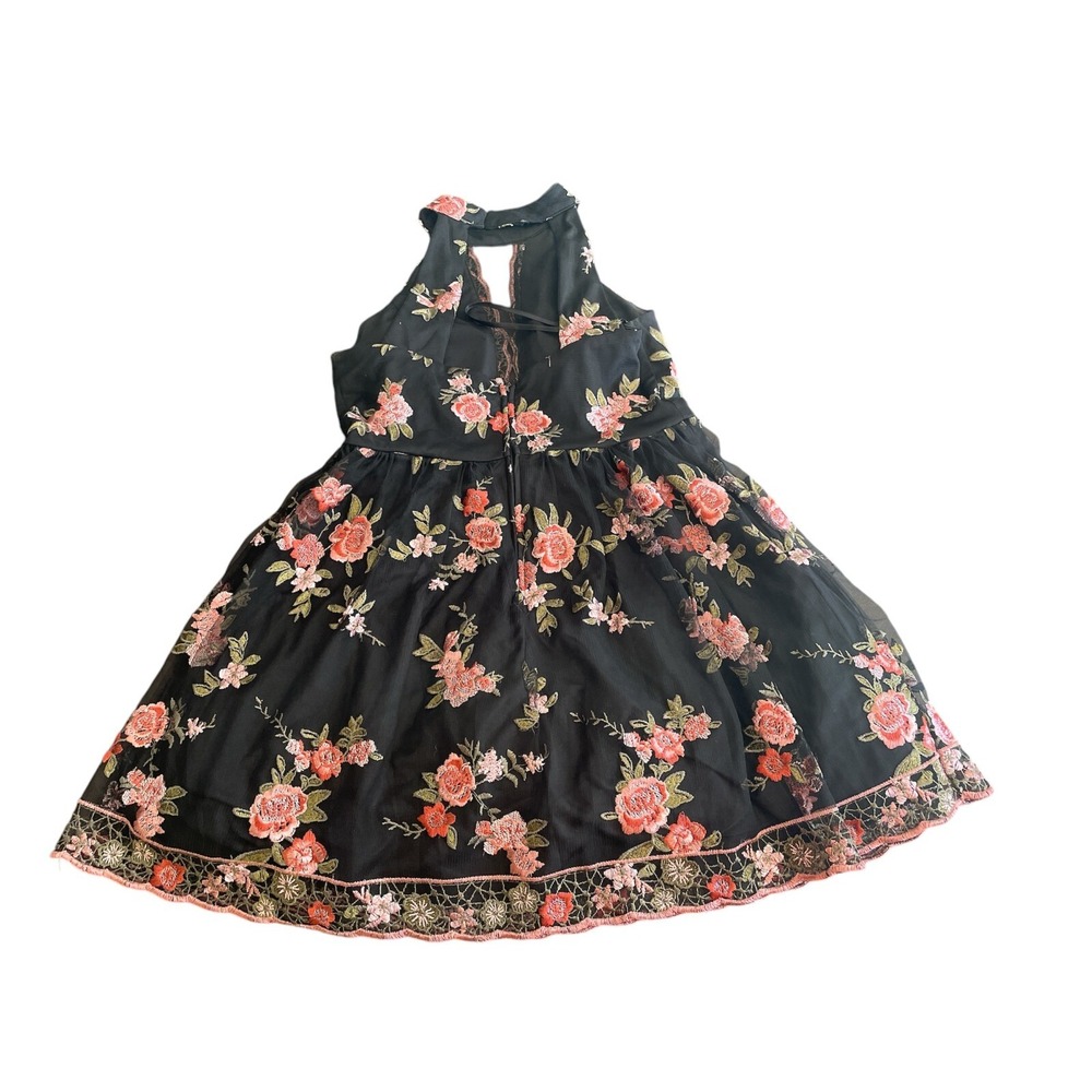 City Triangles Black and Embroidered Pink Flowers Junior Dress Size 11 Pre-Owned - Picture 2 of 10